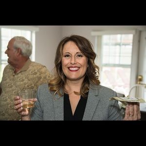 Meet your Posher, Regina